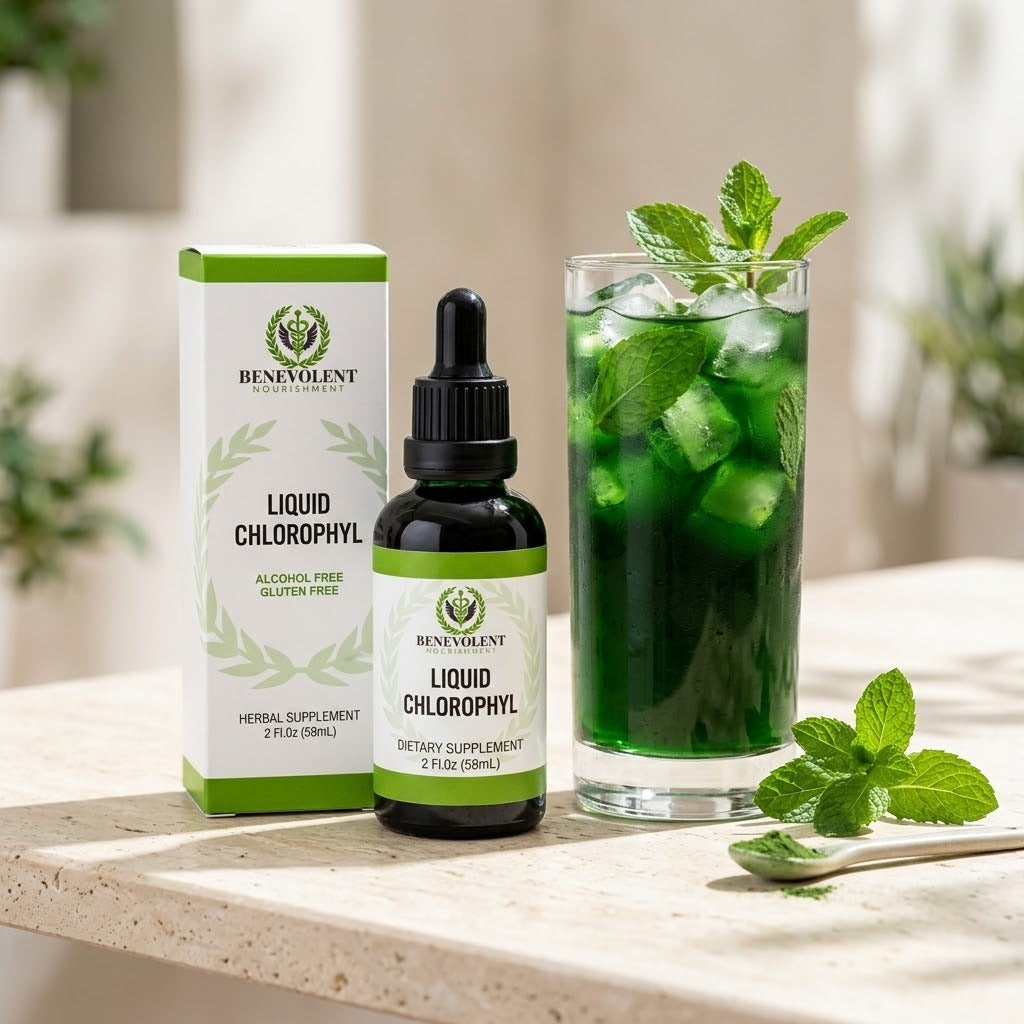 Clorofila líquida con su caja junto a un vaso de agua verde con menta