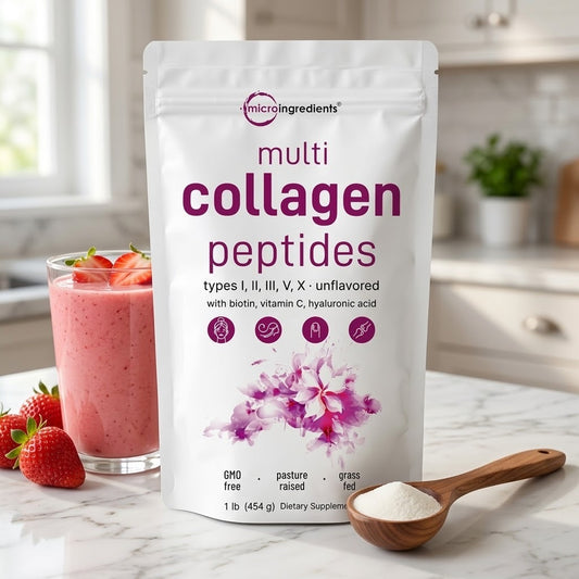 Bolsa de multi colágeno junto a un batido de frutillas
